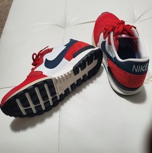 Nike Air Berwuda Trainers